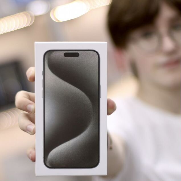 iPhone 15 Pro Max, 256 ГБ, SIM + eSIM