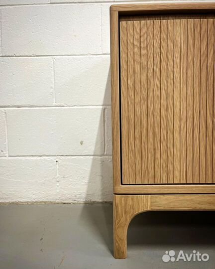 Дубовая тумба с реечными фасадами