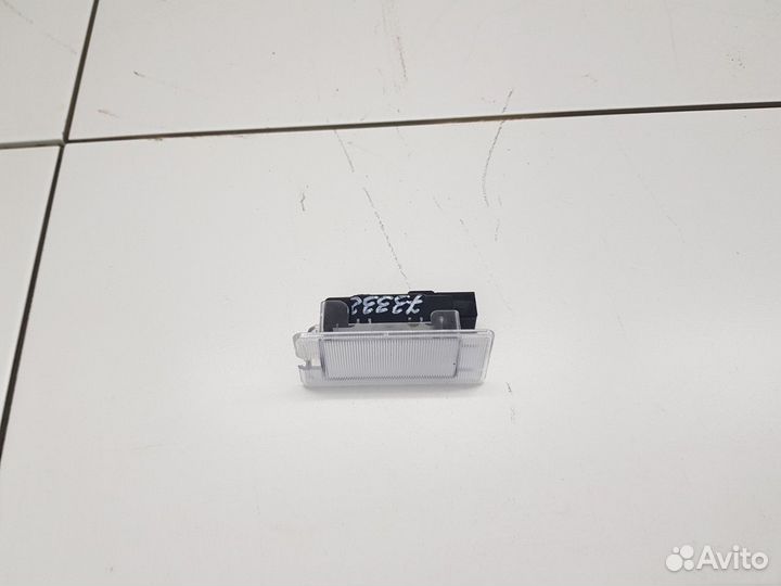 Плафон внутреннего освещения (Genesis G80 I)