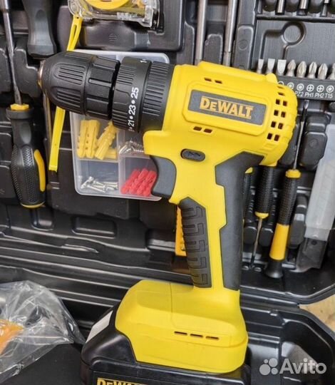 Шуруповерт Dewalt 21v с полным набором Бесщеточный