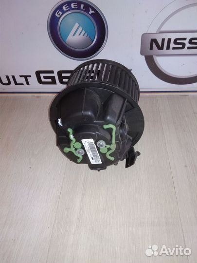 Вентилятор мотор печки отопителя Renault duster