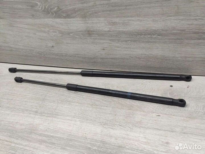 Амортизатор капота Mercedes C W204