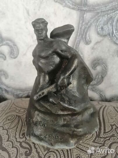 Коллекционная статуэтка