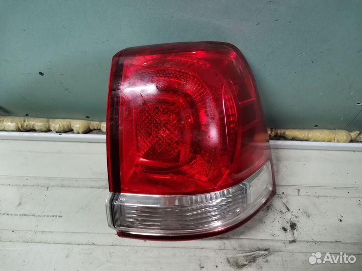 Фонарь Toyota Land Cruiser 200 правый наружний
