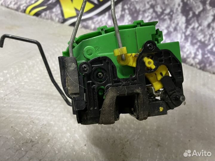 Замок задней левой двери 2 пина Solaris Солярис