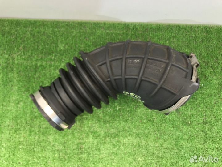 Патрубок воздушного фильтра Audi A4 B8 cdnc 2011