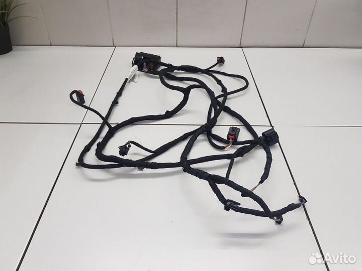 Электропроводка крышки багажника (Volkswagen Taos)