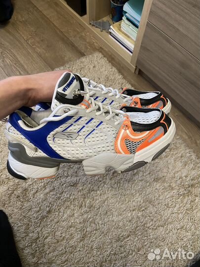 Vetements x reebok spike runner 400