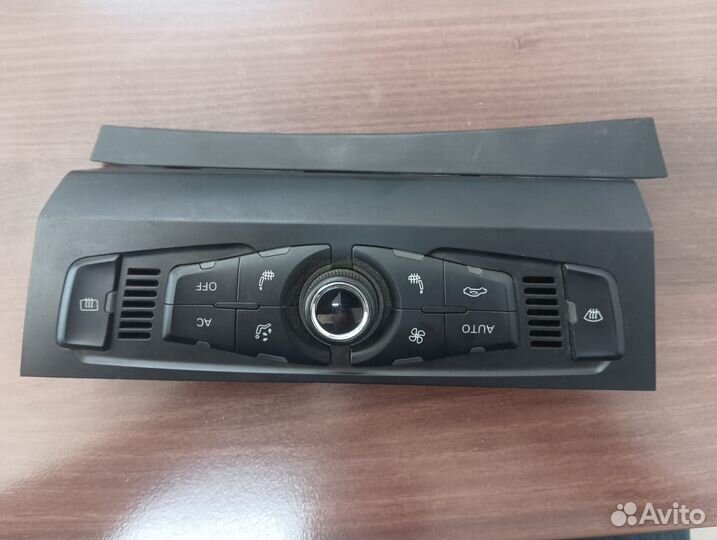 Блок управления климатом Audi 8T1820043AN