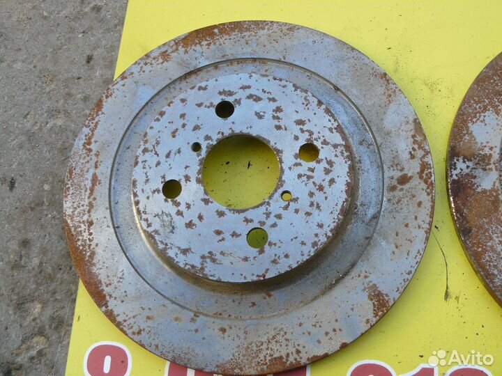 Новые задние тормозные диски Toyota Yaris Vitz