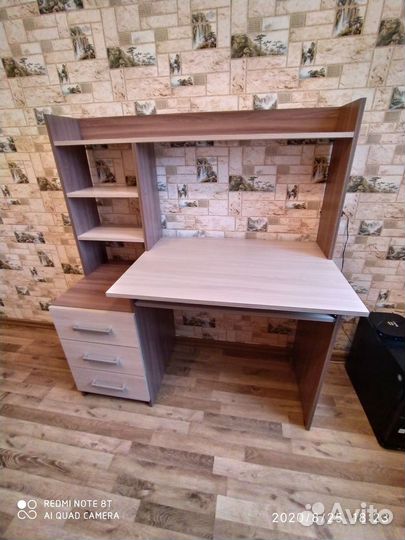 Стол с тумбой