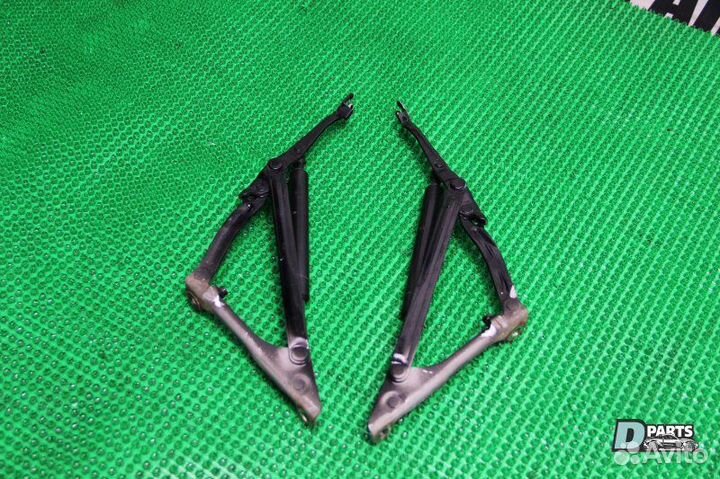 Петля крышки багажника Toyota Celsior