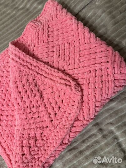 Розовый плед из alize puffy