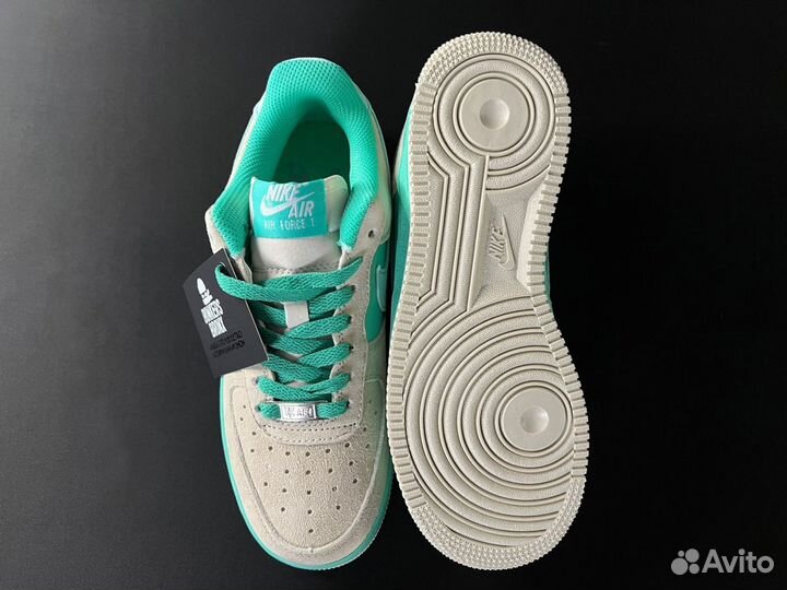 Женские кроссовки Tiffany & Co. x Nike Air Force 1