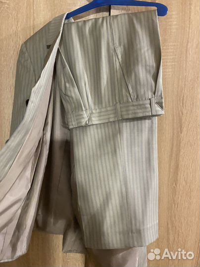 Костюм на мальчика 134 новый