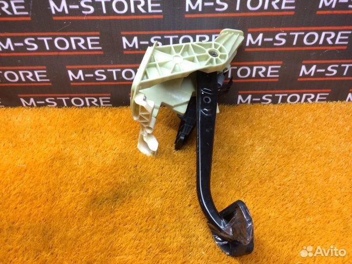 Педаль тормоза Bmw 7-Series F01 N63B44 2011