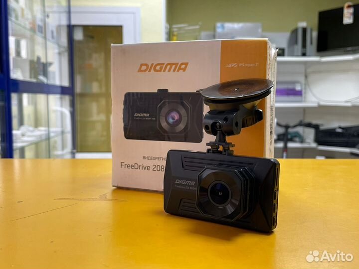 Видеорегистратор digma FreeDrive 208 night FHD