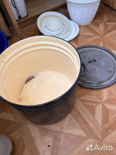 Кастрюля эмалированная