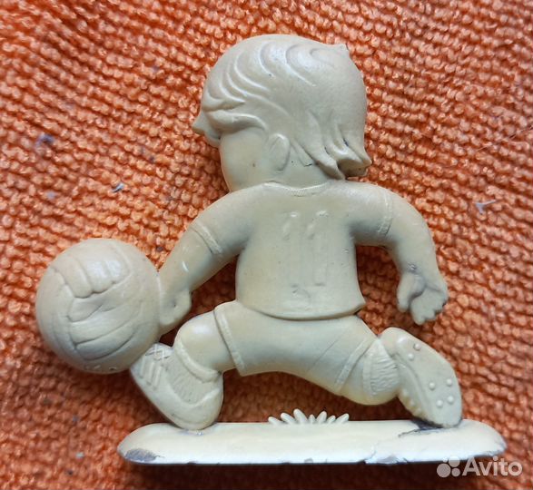 Игрушка СССР. Пластик. Мальчик футболист