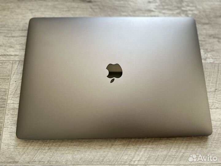 Macbook Pro 15 2018 i7 16/256gb
