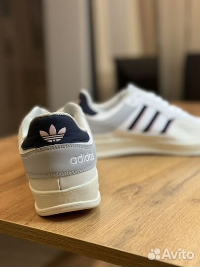 Кроссовки adidas