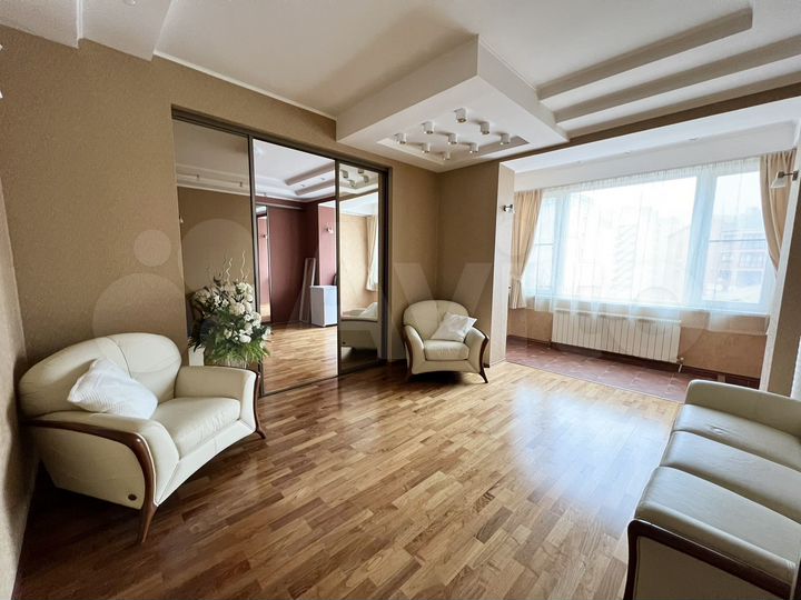 4-к. квартира, 137 м², 4/4 эт.