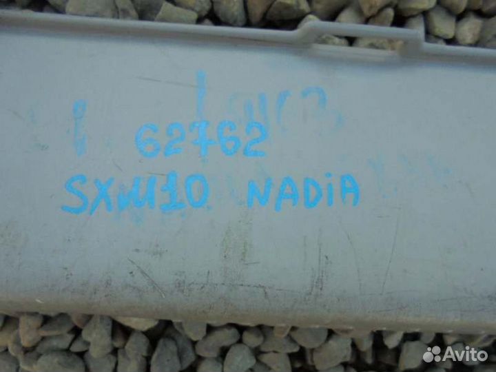 Накладка замка багажника Toyota Nadia SXN10 3S-FE