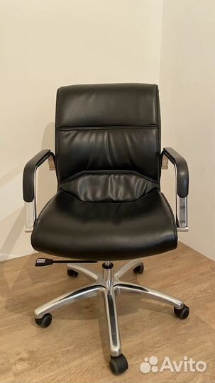Кресло руководителя, офисный стул