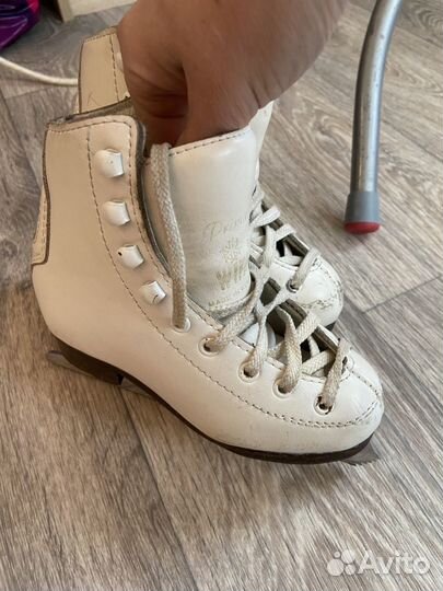 Фигурные коньки wifa