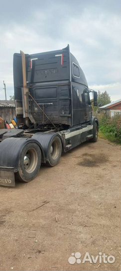 Volvo VNL 64T, 2003