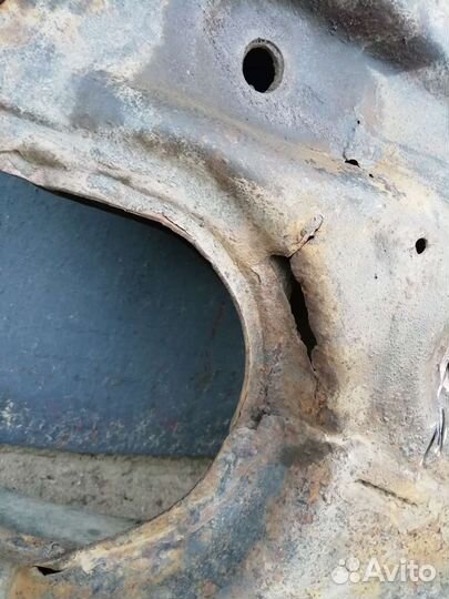 Подрамник на тойоту авенсис