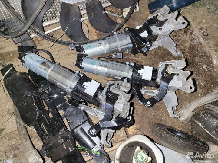 Комплект доводчик багажника дожим Audi A8 D4 4H