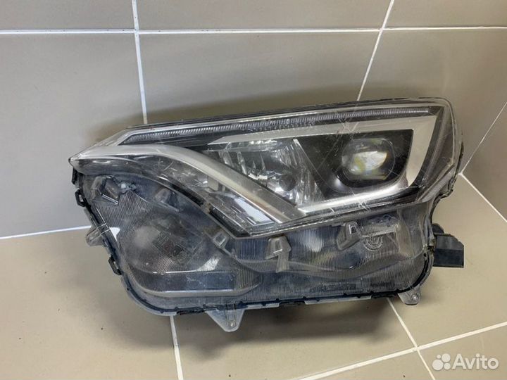 Фара передняя левая Toyota Rav4 XA40 2015