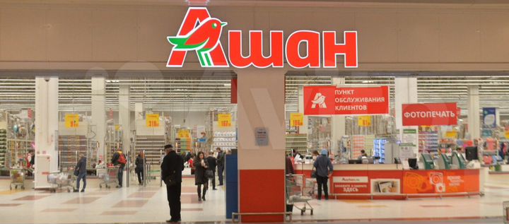 Торговые места.Хорошая проходимость.Прилавки рейлы