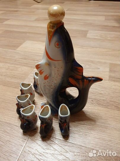 Графин и рюмки 