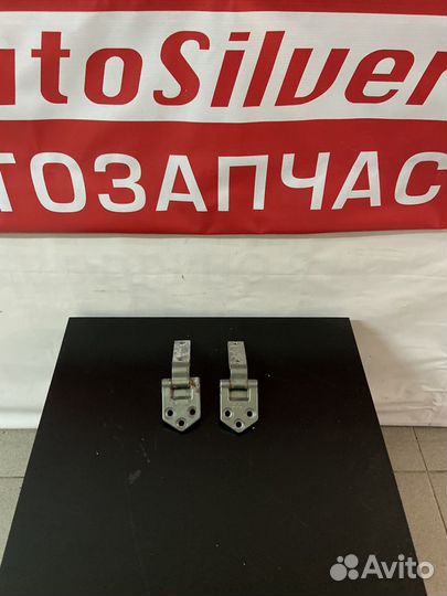 Volkswagen Caddy 2006г петля двери задней