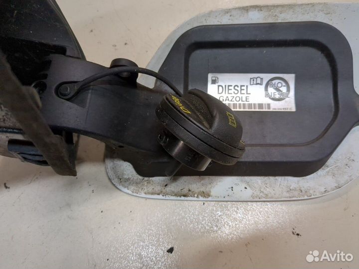 Лючок бензобака Volkswagen Passat 8 2015