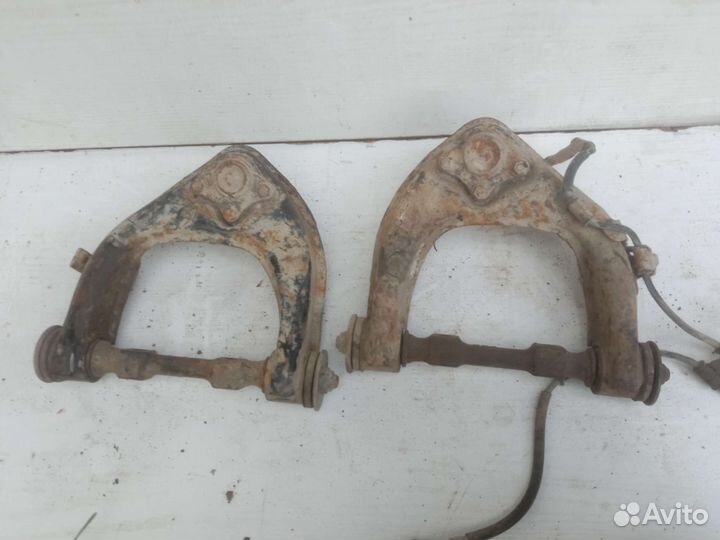 Рычаг верхний Mitsubishi pajero 2