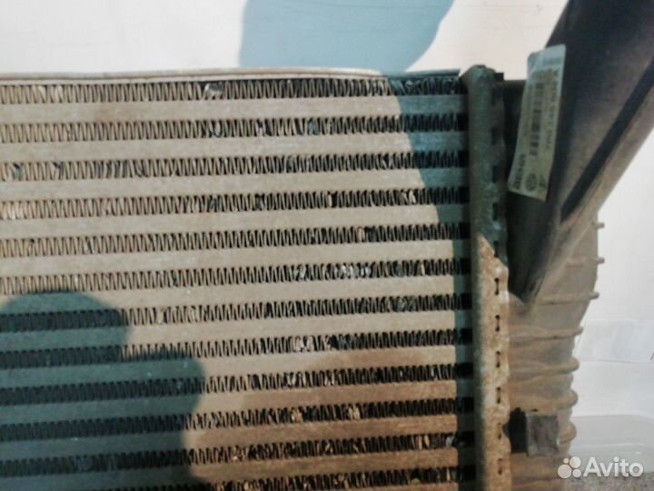 Интеркулер правый Дизель V-30L 7L6145804A