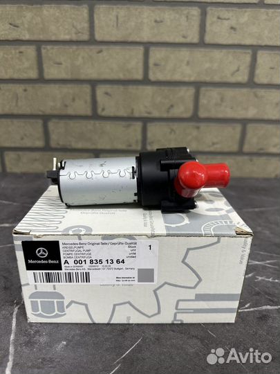 Насос Mercedes-Benz A0018351364