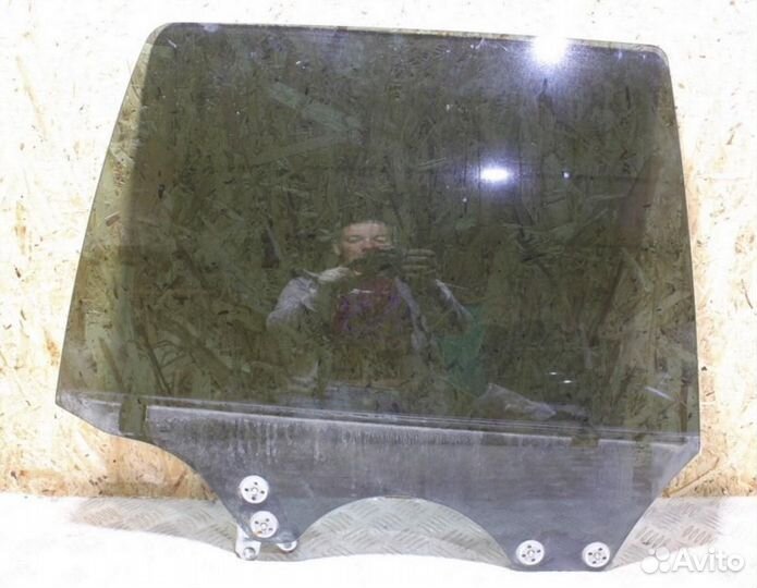 Стекло двери задней правой Subaru Forester S11