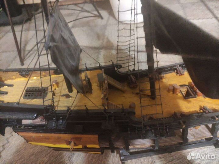 Модель корабля черная жемчужина