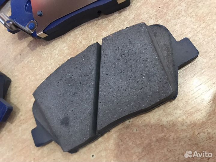 Тормозные колодки передние на genesis