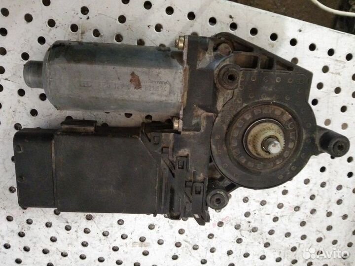 Мотор стеклоподъемника Volkswagen Passat B5