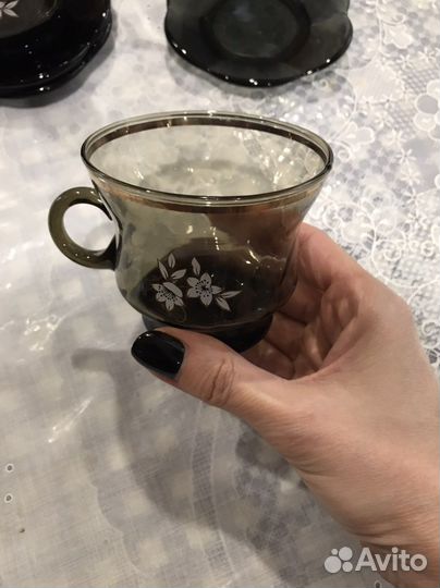 Кофейные чашки с блюдцами