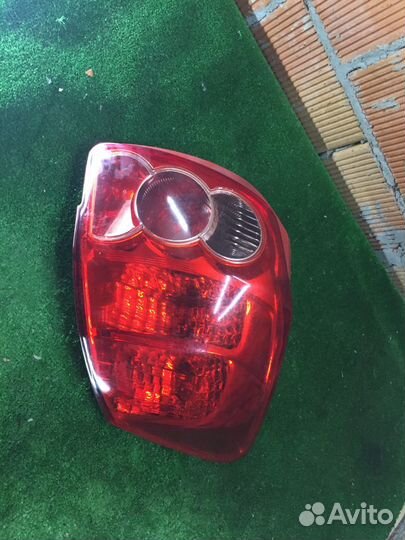 Фонарь правый Toyota Auris E150
