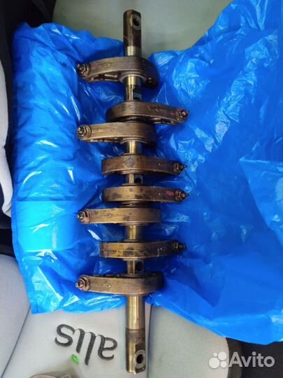 Ось коромысел renault Logan