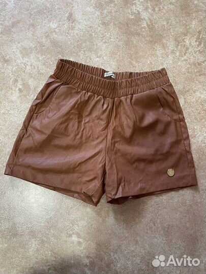 Кожаные шорты
