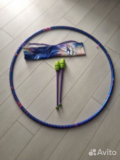 Обруч и булавы для художественной гимнастики