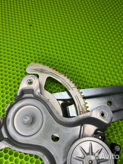 Стеклоподъемный механизм задний левый Toyota Land